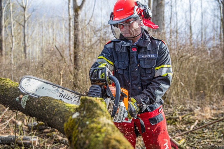 Should You Drop Start a Chainsaw?